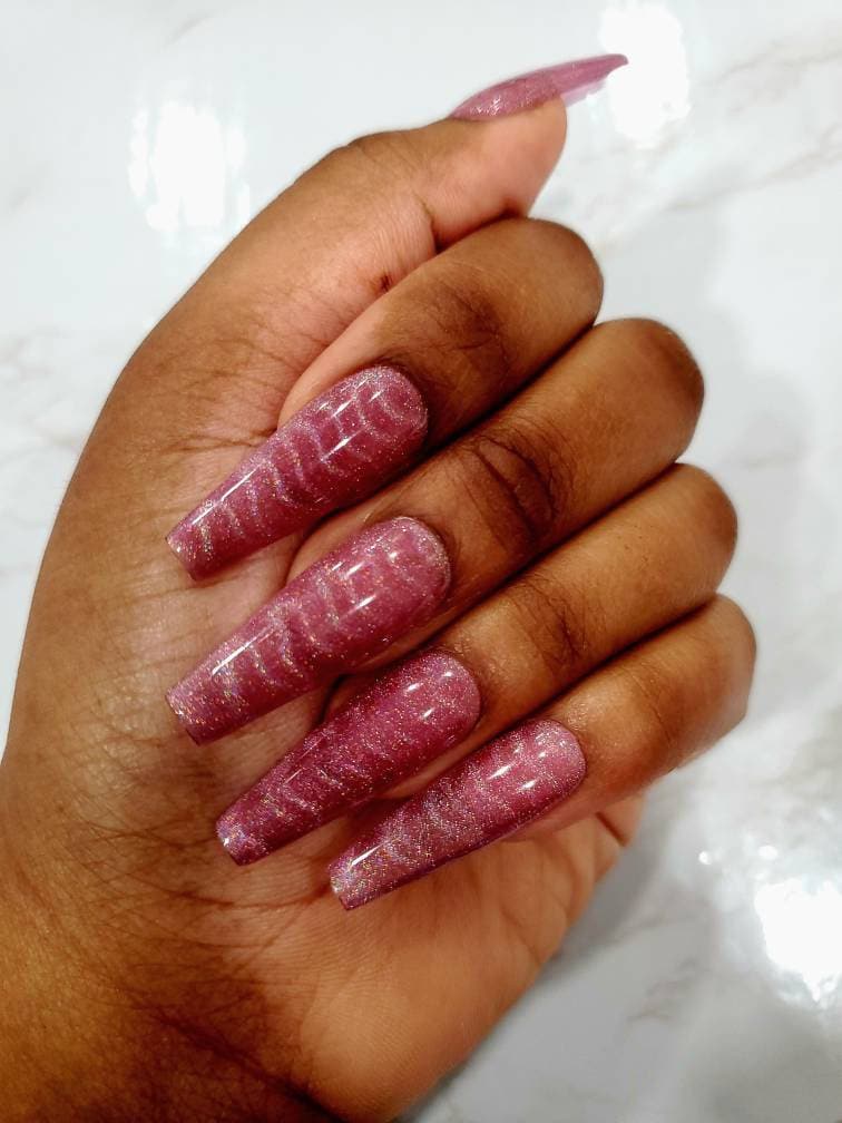 Mauve Magnetic Wave Chic Press-On Nails